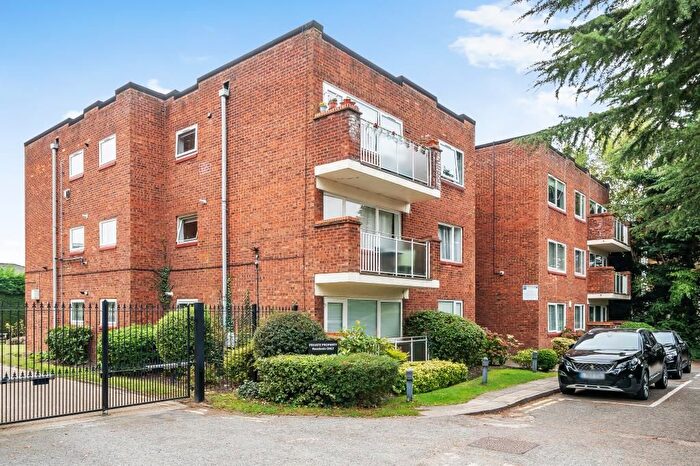 2 Bedroom Flat For Sale In Laburnum Lodge, Finchley, N3