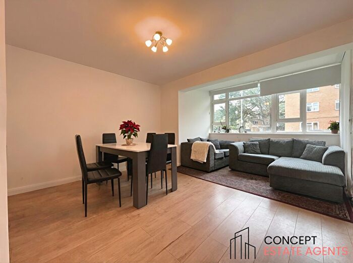 3 Bedroom Flat To Rent In Smithwood Close, Southfields, SW19