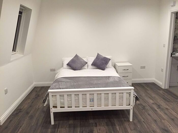 Studio To Rent In Essex Road, Islington, N1
