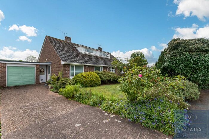 3 Bedroom Bungalow For Sale In River Close, Exeter, EX5