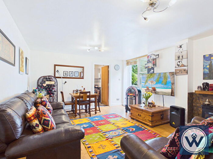 2 Bedroom Flat For Sale In Barrier Point Road, London, E16