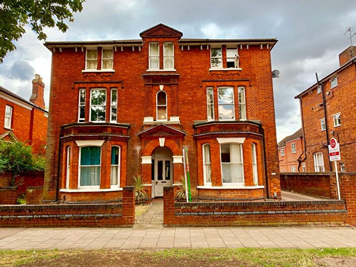 1 Bedroom Flat To Rent In De Parys Avenue, Bedford, MK40