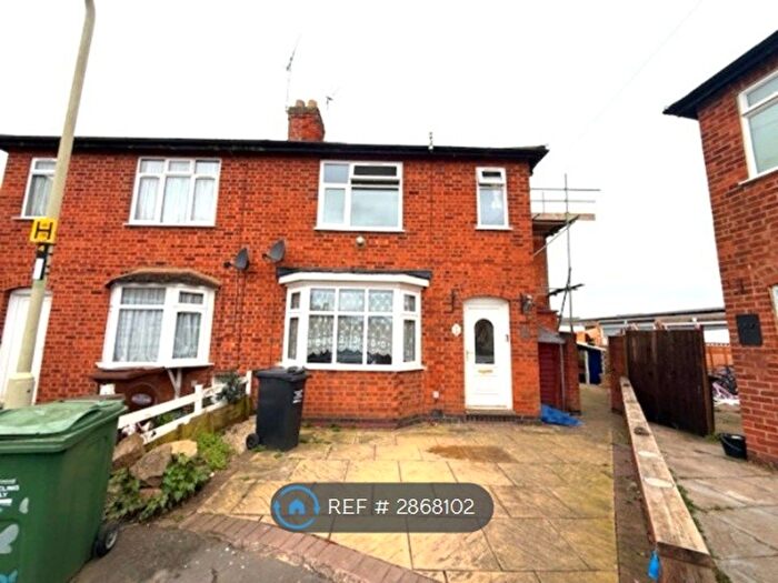 3 Bedroom Semi Detached House To Rent In Lawn Avenue, Leicester, LE4