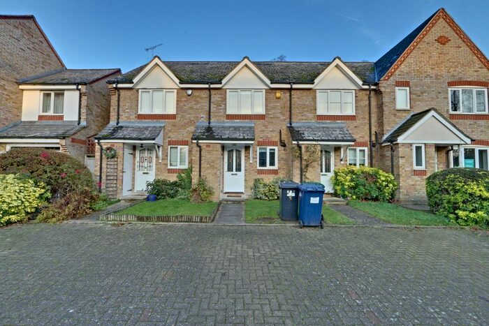 2 Bedroom Terraced House To Rent In Duchess Close, Friern Barnet, N11