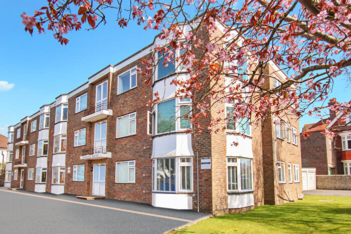 3 Bedroom Flat To Rent In Bradley House, Heene Road, Worthing, BN11