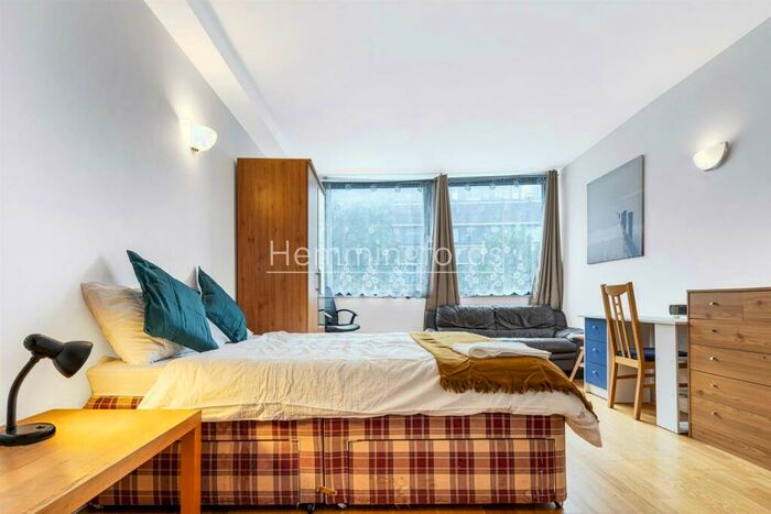 2 Bedroom Apartment To Rent In Masons Yard, London, EC1V