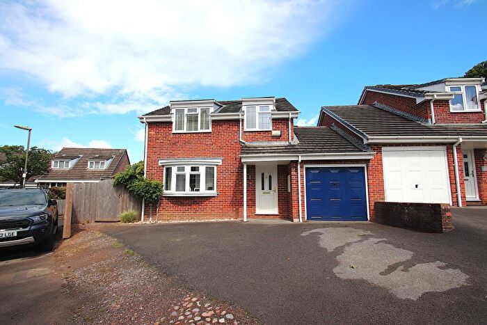 4 Bedroom Link Detached House For Sale In Chilham Close, Boyatt Wood, Eastleigh, SO50