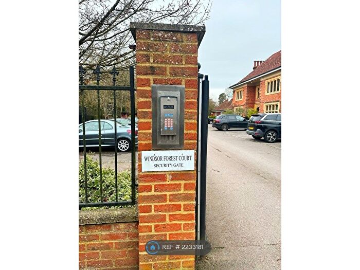 3 Bedroom Flat To Rent In Windsor Forest Court, Ascot, SL5