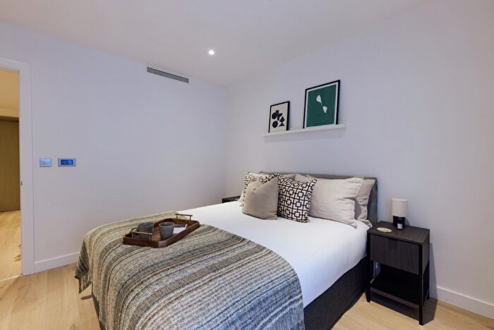 3 Bedroom Apartment To Rent In New Drum Street, Tower Hamlets, London, E1