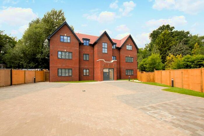 2 Bedroom Flat To Rent In Long Lane, Hillingdon, Uxbridge UB10