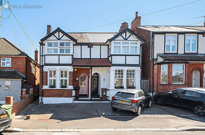 3 Bedroom Semi-Detached House For Sale In Cambridge Road, Carshalton, SM5