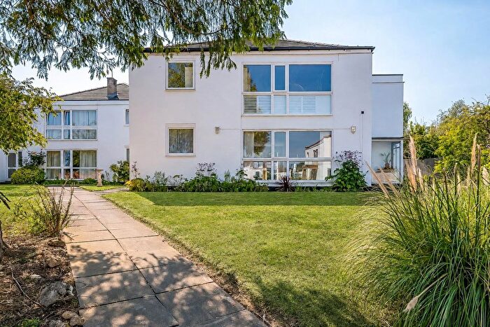 2 Bedroom Maisonette For Sale In Lancaster Close, Bromley, BR2