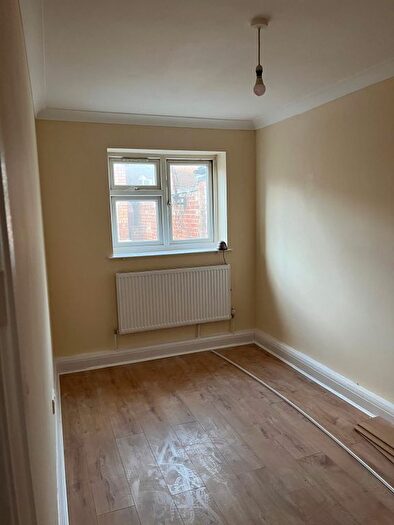 2 Bedroom Flat To Rent In High Street, Edgware, HA8