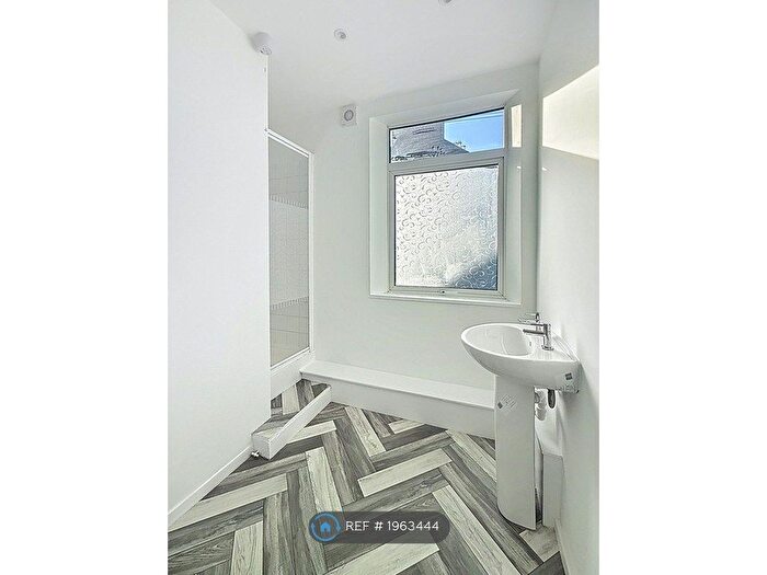 1 Bedroom Flat To Rent In Lee House, Newcastle-Under-Lyme, ST5