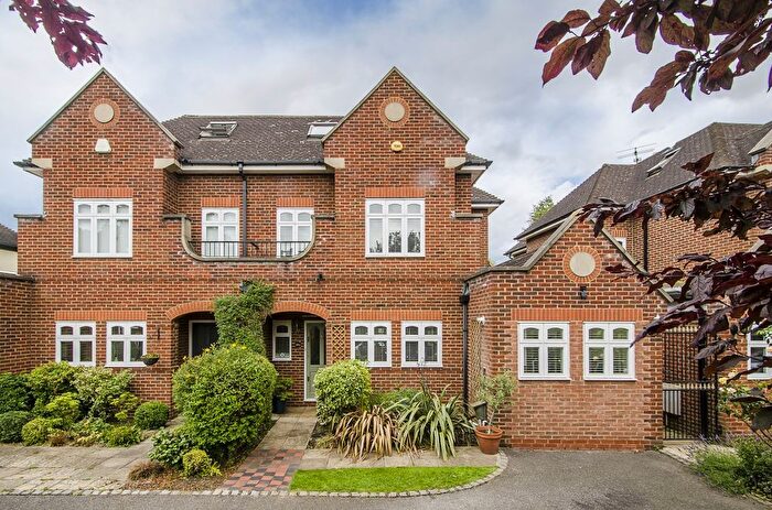 5 Bedroom Semi-detached House To Rent In Abbotswood Road, London, SW16