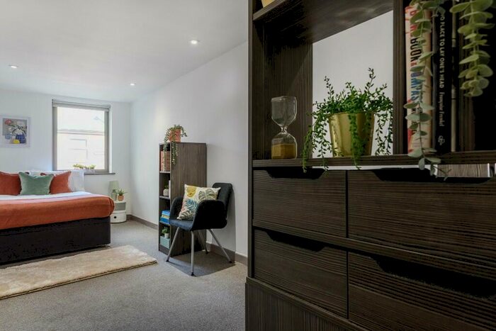 6 Bedroom Apartment To Rent In Portobello Street, Sheffield, S1