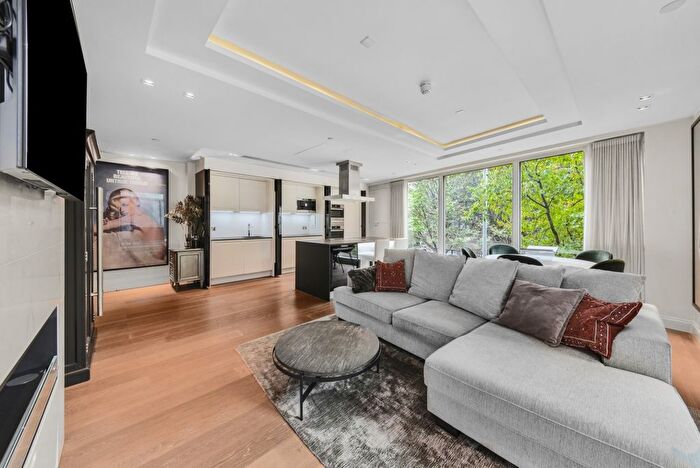 2 Bedroom Flat For Sale In Kensington High Street, London, W14