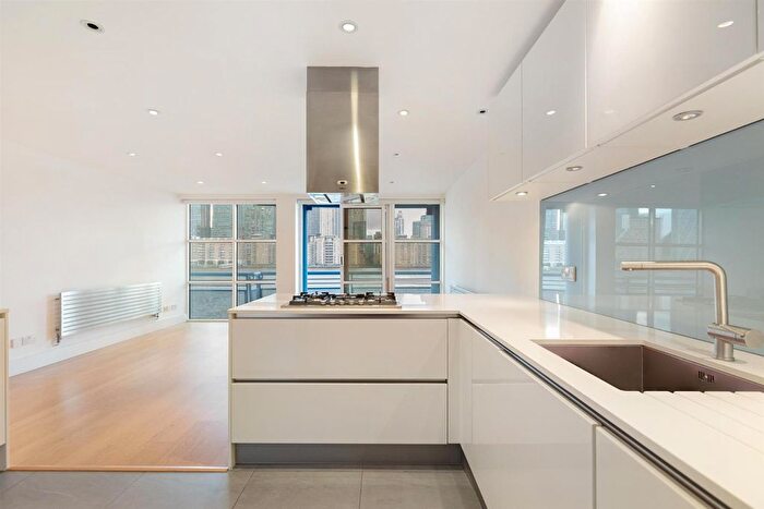 3 Bedroom Flat To Rent In Rotherhithe Street, London, SE16