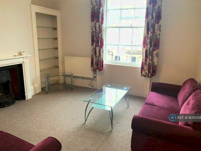 1 Bedroom Flat To Rent In Russell Street, Reading, RG1