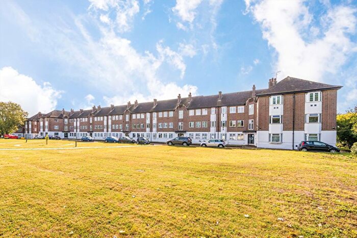 2 Bedroom Flat To Rent In Great West Road, Isleworth, TW7