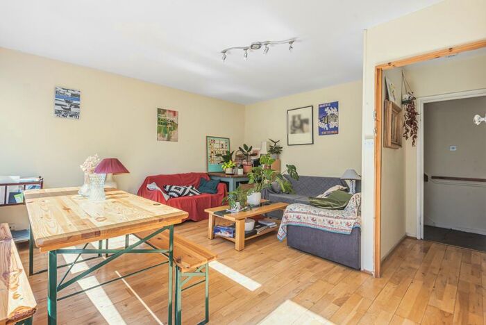 3 Bedroom Maisonette To Rent In John Ruskin Street London, SE5