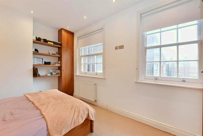 1 Bedroom Flat For Sale In Dunraven Street, Mayfair, W1K