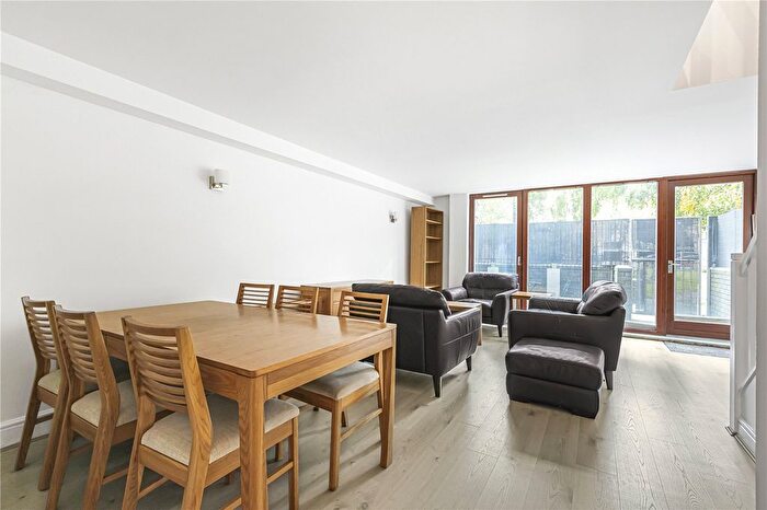 3 Bedroom Maisonette To Rent In Adler Street, Aldgate East, London, E1
