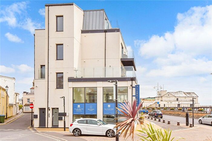 1 Bedroom Flat For Sale In The Esplanade, Bognor Regis, West Sussex, PO21