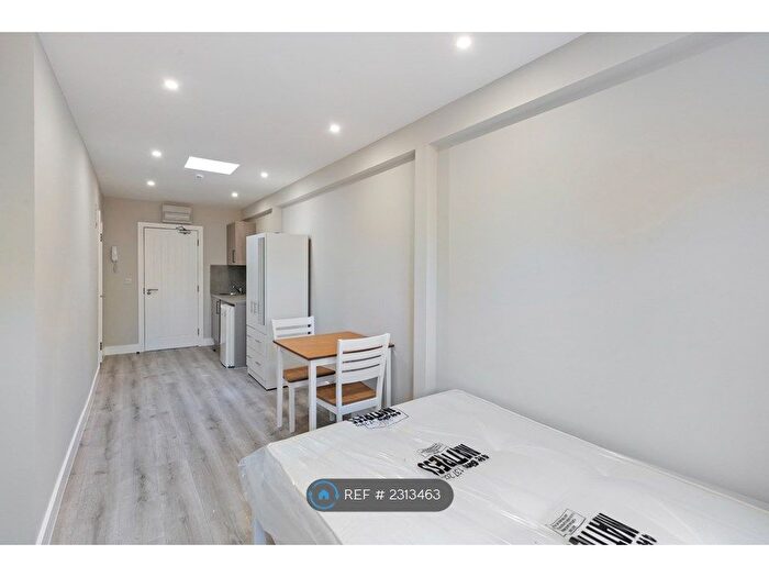 Studio To Rent In Egham, Egham, TW20
