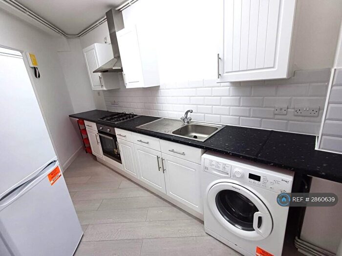 2 Bedroom Flat To Rent In Vicarage Lane, London, E15