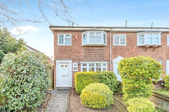 3 Bedroom End Terrace House For Sale In Grand Drive, London, SW20