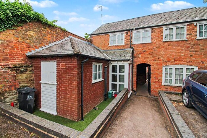 1 Bedroom Terraced House For Sale In Smith Street, Warwick, Warwickshire, CV34