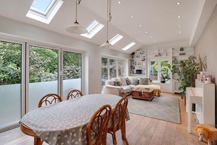 3 Bedroom Semi-Detached House For Sale In Poplar Avenue, Windlesham, GU20