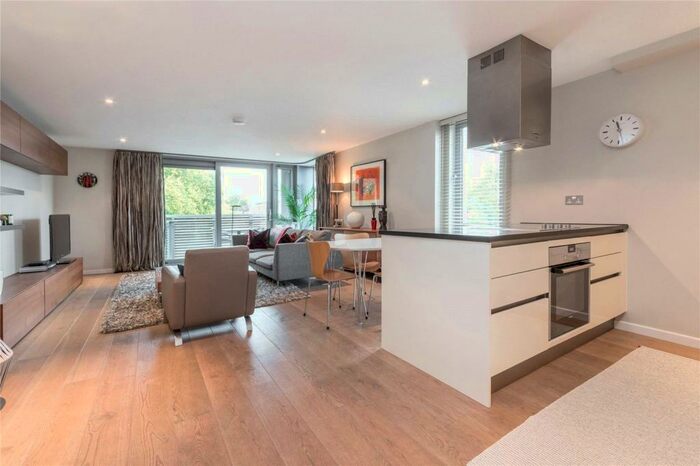 2 Bedroom Flat To Rent In Blackthorn Avenue, Islington, London, N7