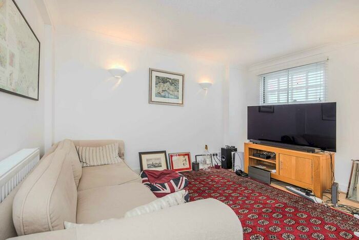 2 Bedroom Apartment To Rent In Angel, Islington, EC1V
