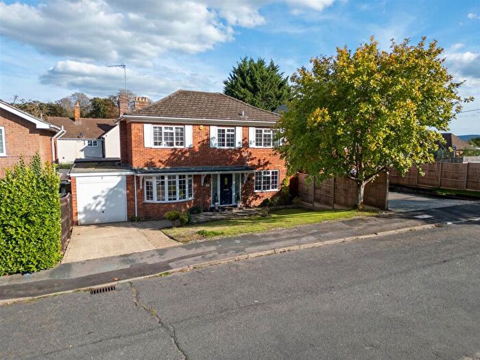 4 Bedroom Detached House For Sale In The Spiert, Stone, HP17