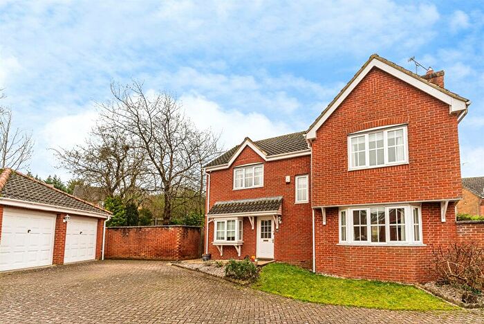 4 Bedroom Detached House For Sale In Juno Way, Swindon, SN5