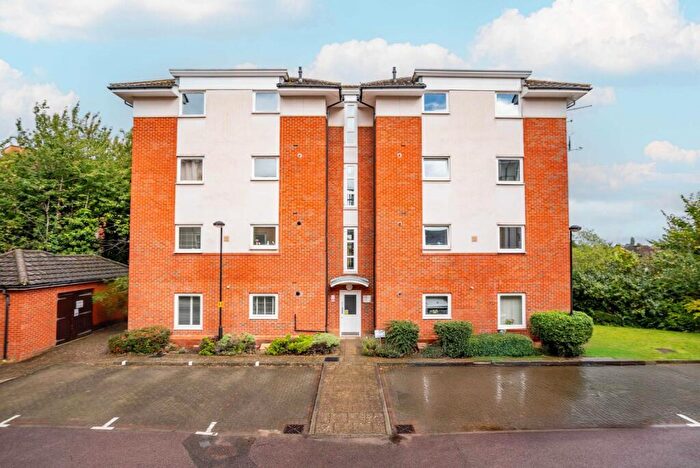 2 Bedroom Apartment For Sale In Bakers Close, St. Albans, Hertfordshire, AL1
