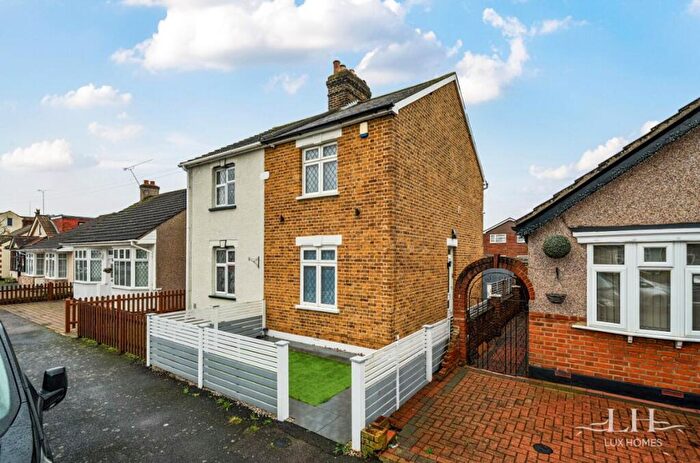 2 Bedroom End Of Terrace House For Sale In Wolseley Road, Romford, RM7
