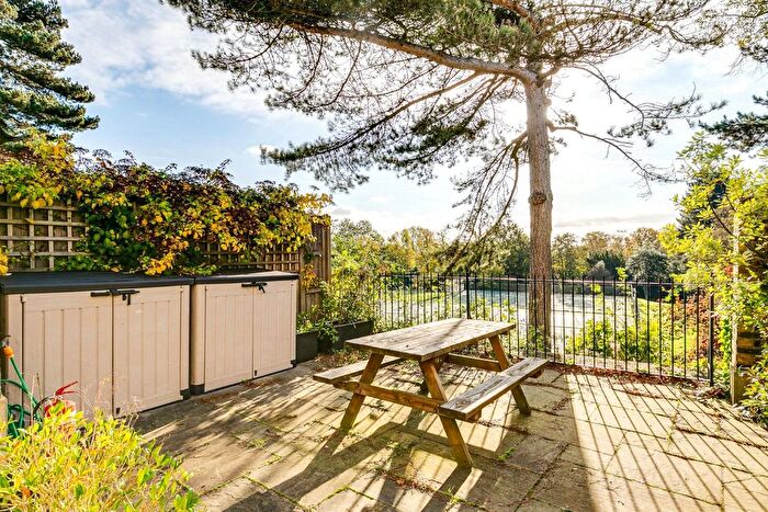 3 Bedroom Flat For Sale In Bisham Gardens, Highgate Village, London, N6
