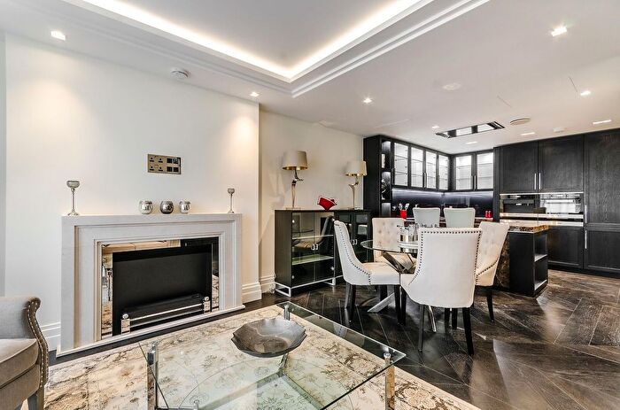 2 Bedroom Flat For Sale In Gladstone House, The Strand, London, WC2R - Photo 2
