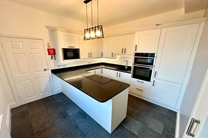3 Bedroom Flat To Rent In Cluntergate, Wakefield, WF4