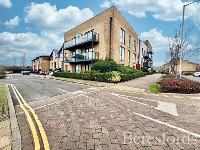 2 Bedroom Apartment For Sale In St. Clements Avenue, Romford, RM3
