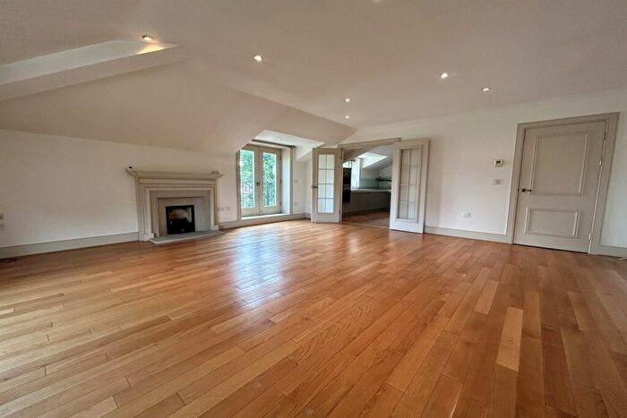 2 Bedroom Flat To Rent In Laleham Road, Staines-Upon-Thames, TW18