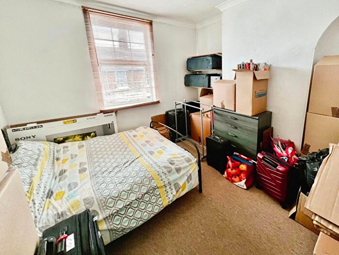 3 Bedroom Terraced House For Sale In Robertson Road, Grantham, NG31