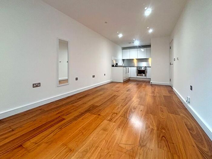 1 Bedroom Flat To Rent In High Street, Slough, SL1