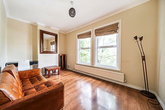 1 Bedroom Flat To Rent In Mill Hill Road, Acton, London, W3