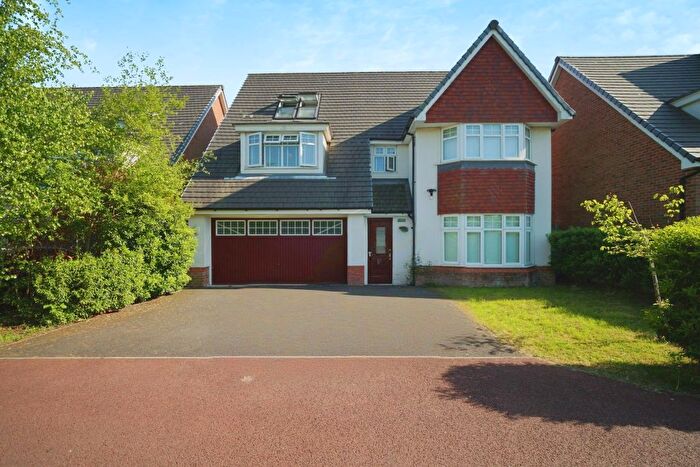 6 Bedroom Detached House For Sale In Hawthorn Way, Manchester, M28