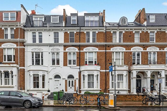 2 Bedroom Flat For Sale In Sinclair Road, London, W14