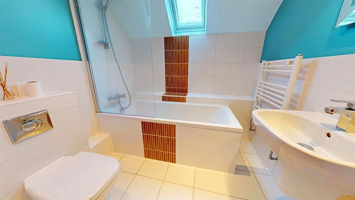 2 Bedroom Flat For Sale In Dorchester Road, Weymouth, DT4